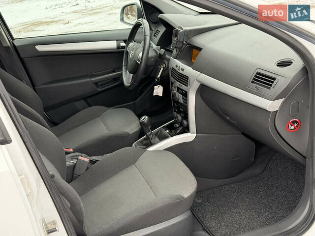 Білий Опель Астра, об'ємом двигуна 1.6 л та пробігом 198 тис. км за 5350 $, фото 29 на Automoto.ua