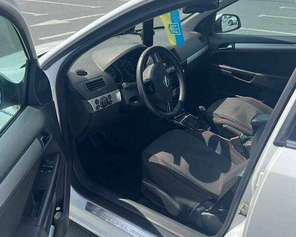 Опель Астра 2010 у Луцьку на Automoto.ua Білий Опель Астра, об'ємом двигуна 1.9 л та пробігом 240 тис. км за 6700 $, фото 10 на Automoto.ua