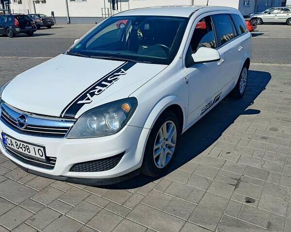 Белый Опель Астра, объемом двигателя 1.69 л и пробегом 320 тыс. км за 5800 $, фото 6 на Automoto.ua