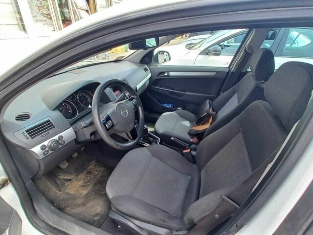 Опель Астра 2010 в Мукачеве на Automoto.ua Белый Опель Астра, объемом двигателя 1.7 л и пробегом 314 тыс. км за 4500 $, фото 4 на Automoto.ua