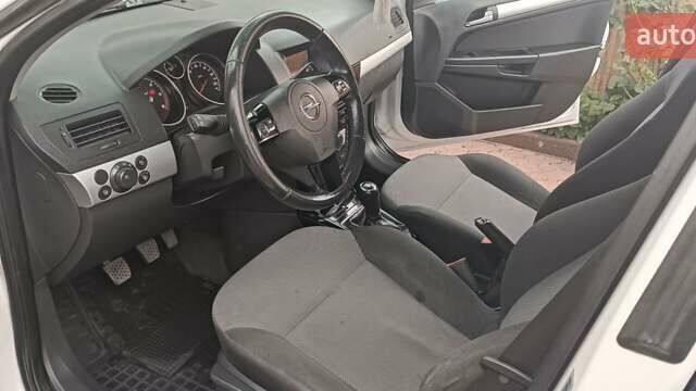 Опель Астра 2010 у Первомайськ на Automoto.ua Білий Опель Астра, об'ємом двигуна 1.7 л та пробігом 271 тис. км за 5500 $, фото 19 на Automoto.ua