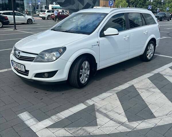 Опель Астра 2010 у Луцьку на Automoto.ua Білий Опель Астра, об'ємом двигуна 1.9 л та пробігом 240 тис. км за 6700 $, фото 2 на Automoto.ua