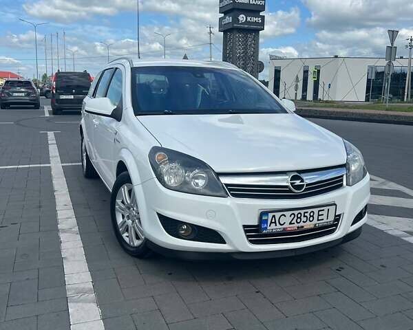Опель Астра 2010 у Луцьку на Automoto.ua Білий Опель Астра, об'ємом двигуна 1.9 л та пробігом 240 тис. км за 6700 $, фото 1 на Automoto.ua