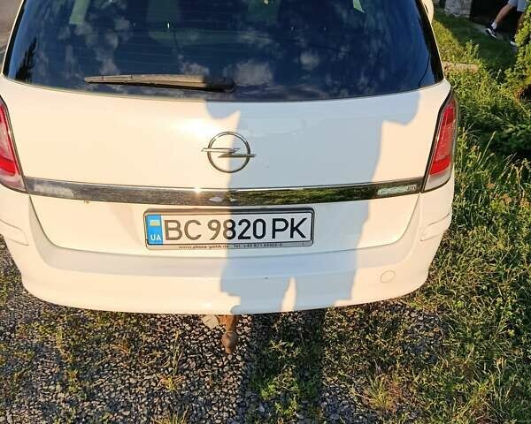 Белый Опель Астра, объемом двигателя 1.69 л и пробегом 221 тыс. км за 6200 $, фото 6 на Automoto.ua