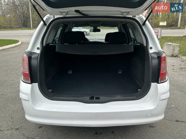 Белый Опель Астра, объемом двигателя 1.6 л и пробегом 223 тыс. км за 6199 $, фото 16 на Automoto.ua