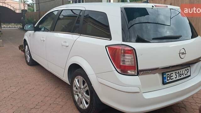 Опель Астра 2010 у Первомайськ на Automoto.ua Білий Опель Астра, об'ємом двигуна 1.7 л та пробігом 271 тис. км за 5500 $, фото 6 на Automoto.ua