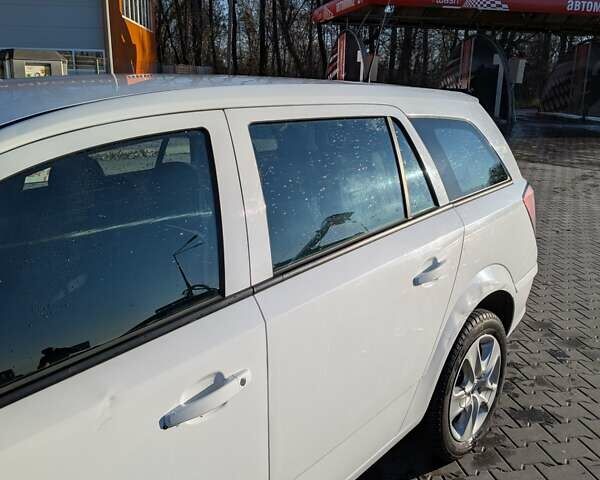 Белый Опель Астра, объемом двигателя 1.7 л и пробегом 275 тыс. км за 5500 $, фото 16 на Automoto.ua