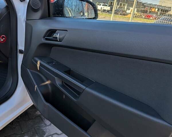 Белый Опель Астра, объемом двигателя 1.7 л и пробегом 275 тыс. км за 5500 $, фото 15 на Automoto.ua