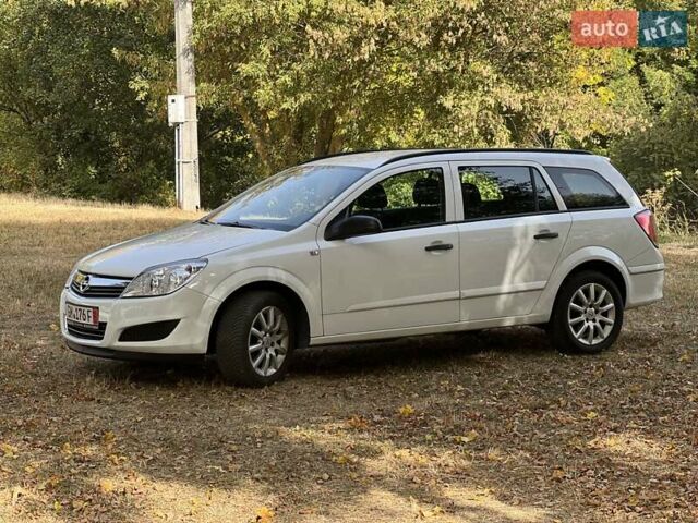 Опель Астра 2010 в Нежине на Automoto.ua Белый Опель Астра, объемом двигателя 1.6 л и пробегом 209 тыс. км за 6100 $, фото 2 на Automoto.ua