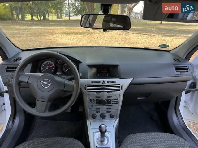 Опель Астра 2010 в Нежине на Automoto.ua Белый Опель Астра, объемом двигателя 1.6 л и пробегом 209 тыс. км за 6100 $, фото 35 на Automoto.ua