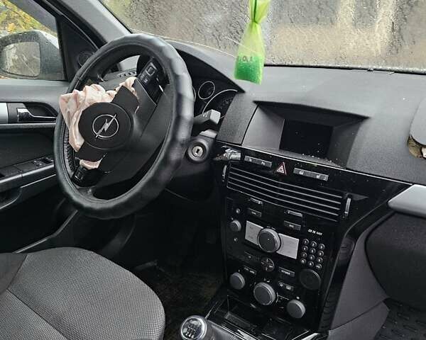 Белый Опель Астра, объемом двигателя 1.69 л и пробегом 170 тыс. км за 2000 $, фото 15 на Automoto.ua