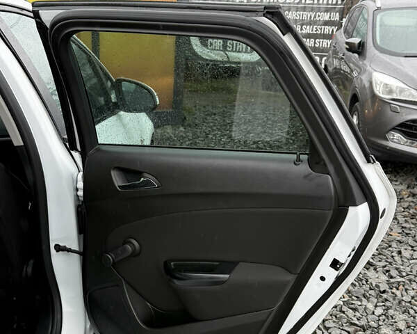 Белый Опель Астра, объемом двигателя 1.7 л и пробегом 300 тыс. км за 6999 $, фото 23 на Automoto.ua