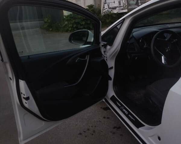 Белый Опель Астра, объемом двигателя 1.7 л и пробегом 232 тыс. км за 6900 $, фото 7 на Automoto.ua