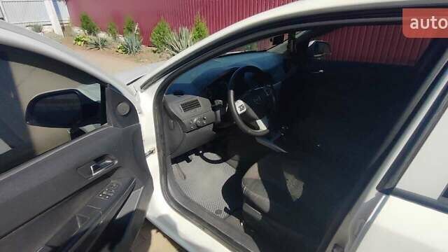 Опель Астра 2011 в Тульчине на Automoto.ua Белый Опель Астра, объемом двигателя 1.69 л и пробегом 281 тыс. км за 5800 $, фото 15 на Automoto.ua