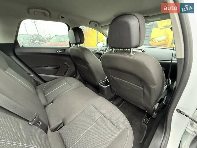 Белый Опель Астра, объемом двигателя 1.7 л и пробегом 300 тыс. км за 6999 $, фото 3 на Automoto.ua