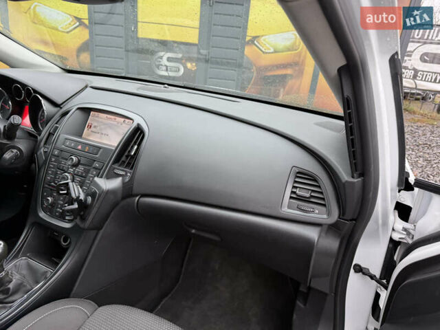 Белый Опель Астра, объемом двигателя 1.7 л и пробегом 300 тыс. км за 6999 $, фото 19 на Automoto.ua