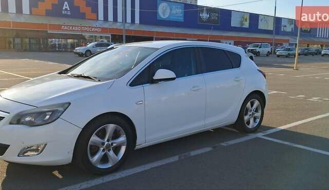 Белый Опель Астра, объемом двигателя 1.69 л и пробегом 261 тыс. км за 7500 $, фото 3 на Automoto.ua
