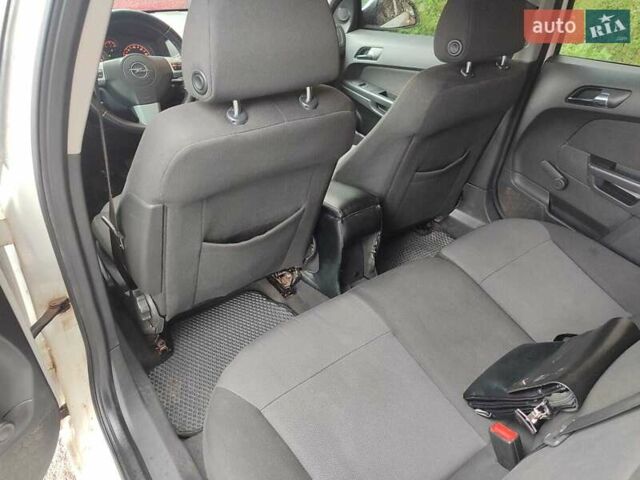 Опель Астра 2011 в Тульчине на Automoto.ua Белый Опель Астра, объемом двигателя 1.69 л и пробегом 281 тыс. км за 5800 $, фото 19 на Automoto.ua