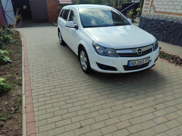 Белый Опель Астра, объемом двигателя 1.7 л и пробегом 280 тыс. км за 5800 $, фото 3 на Automoto.ua