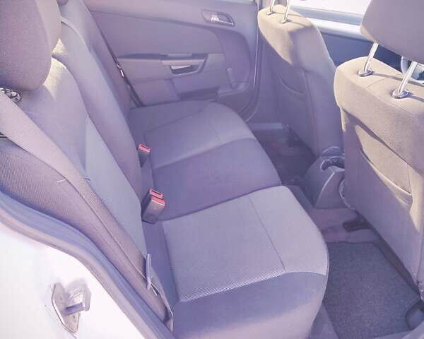 Белый Опель Астра, объемом двигателя 1.6 л и пробегом 199 тыс. км за 5350 $, фото 28 на Automoto.ua