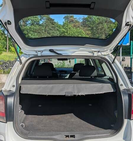 Білий Опель Астра, об'ємом двигуна 1.69 л та пробігом 268 тис. км за 5800 $, фото 2 на Automoto.ua