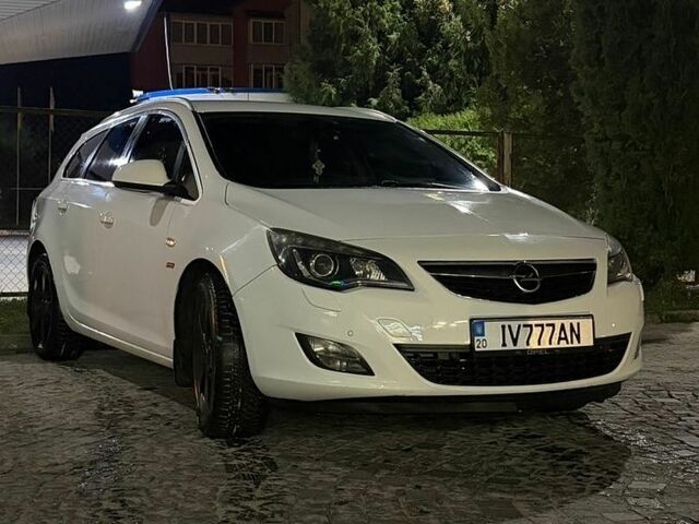 Белый Опель Астра, объемом двигателя 1.96 л и пробегом 212 тыс. км за 8250 $, фото 2 на Automoto.ua