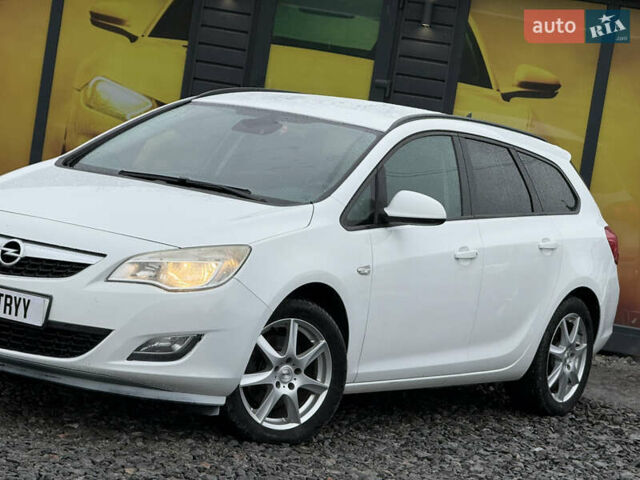 Белый Опель Астра, объемом двигателя 1.7 л и пробегом 300 тыс. км за 6999 $, фото 7 на Automoto.ua