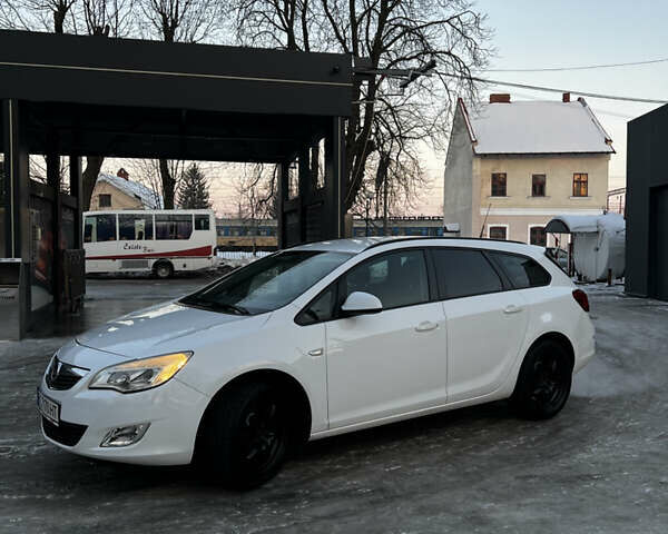 Белый Опель Астра, объемом двигателя 1.7 л и пробегом 266 тыс. км за 5850 $, фото 1 на Automoto.ua