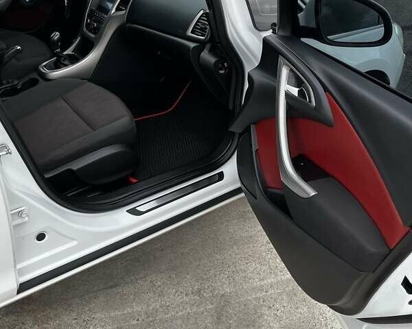 Опель Астра 2011 у Ковель на Automoto.ua Білий Опель Астра, об'ємом двигуна 1.7 л та пробігом 257 тис. км за 7299 $, фото 8 на Automoto.ua