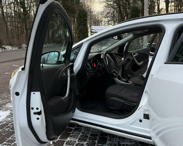 Белый Опель Астра, объемом двигателя 1.3 л и пробегом 372 тыс. км за 5200 $, фото 8 на Automoto.ua