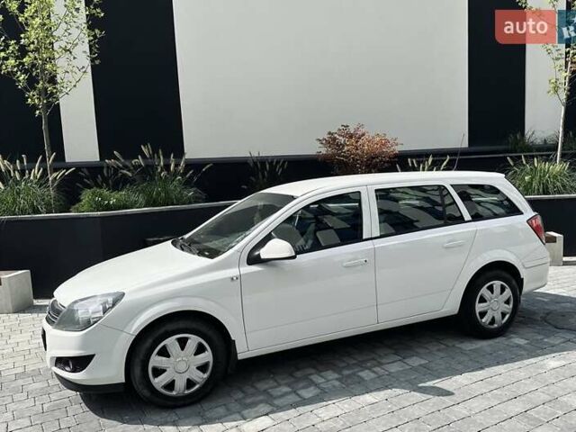 Белый Опель Астра, объемом двигателя 1.7 л и пробегом 211 тыс. км за 6200 $, фото 2 на Automoto.ua