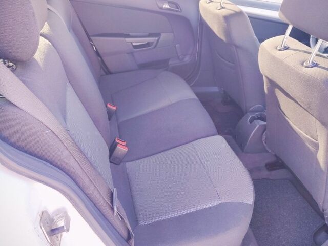 Белый Опель Астра, объемом двигателя 1.6 л и пробегом 199 тыс. км за 5555 $, фото 23 на Automoto.ua