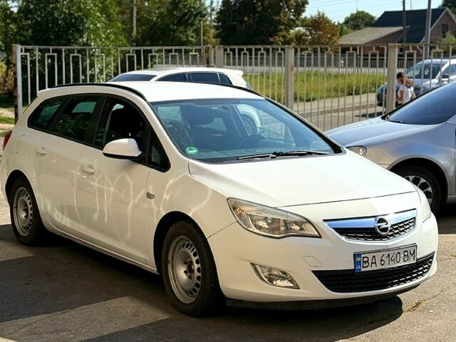 Белый Опель Астра, объемом двигателя 1.2 л и пробегом 0 тыс. км за 5550 $, фото 2 на Automoto.ua