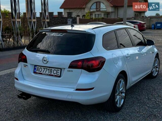 Белый Опель Астра, объемом двигателя 1.7 л и пробегом 250 тыс. км за 6500 $, фото 5 на Automoto.ua