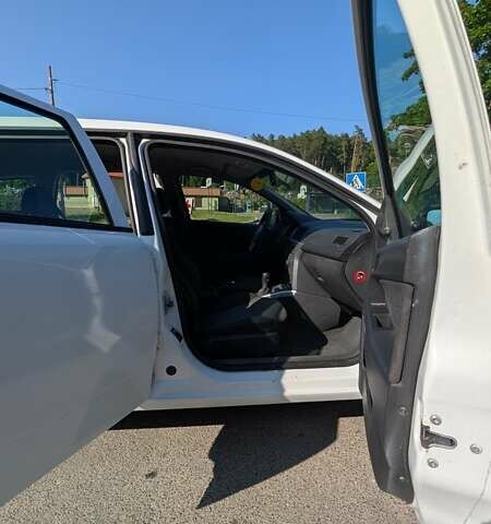 Белый Опель Астра, объемом двигателя 1.69 л и пробегом 268 тыс. км за 6900 $, фото 2 на Automoto.ua