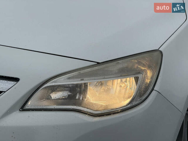 Белый Опель Астра, объемом двигателя 1.7 л и пробегом 300 тыс. км за 6999 $, фото 9 на Automoto.ua