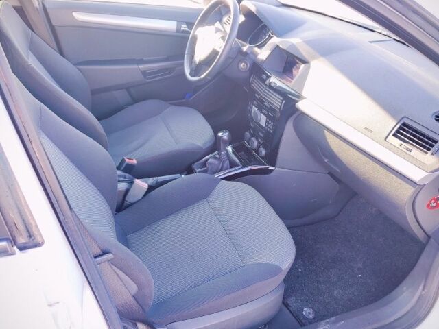 Белый Опель Астра, объемом двигателя 1.6 л и пробегом 199 тыс. км за 5250 $, фото 19 на Automoto.ua