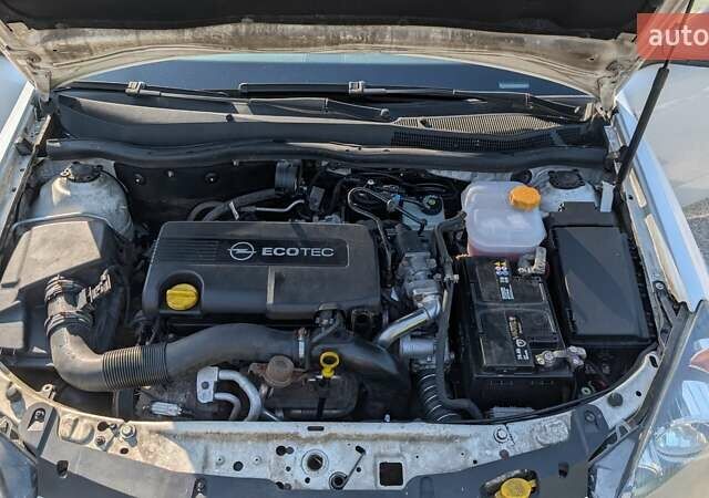 Белый Опель Астра, объемом двигателя 1.69 л и пробегом 268 тыс. км за 6900 $, фото 6 на Automoto.ua