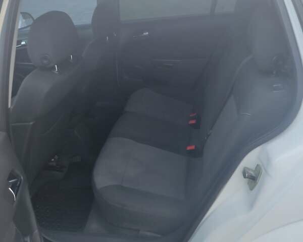 Белый Опель Астра, объемом двигателя 1.69 л и пробегом 260 тыс. км за 5900 $, фото 7 на Automoto.ua