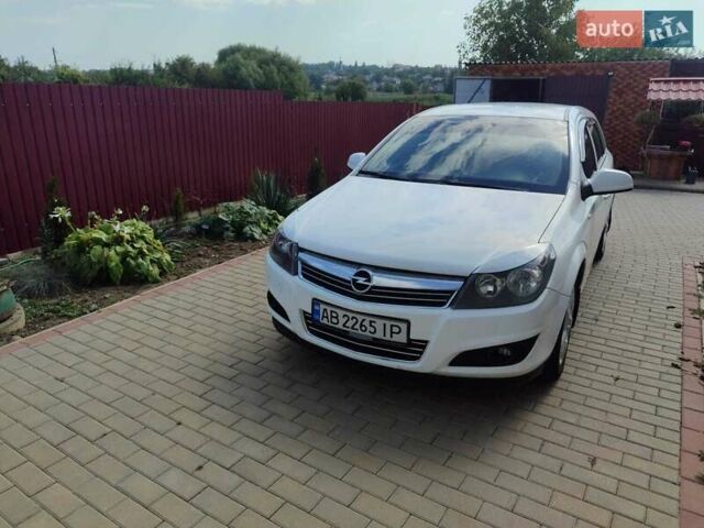 Опель Астра 2011 в Тульчине на Automoto.ua Белый Опель Астра, объемом двигателя 1.69 л и пробегом 281 тыс. км за 5800 $, фото 2 на Automoto.ua