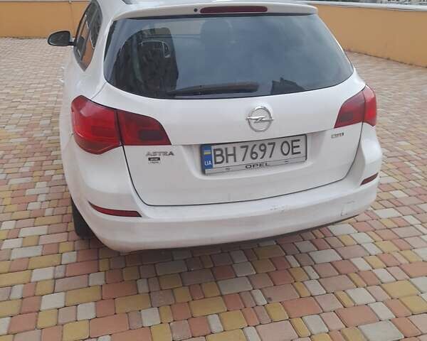 Белый Опель Астра, объемом двигателя 1.7 л и пробегом 280 тыс. км за 5200 $, фото 1 на Automoto.ua