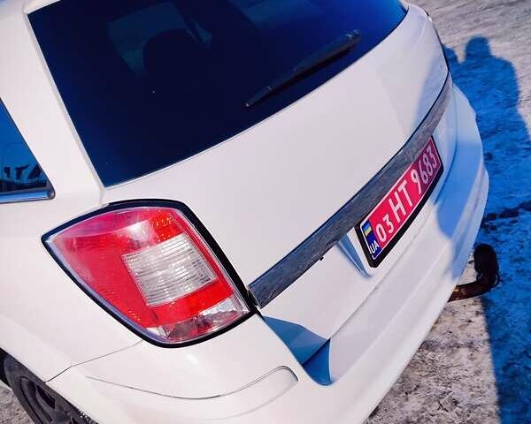 Белый Опель Астра, объемом двигателя 1.6 л и пробегом 199 тыс. км за 5350 $, фото 10 на Automoto.ua