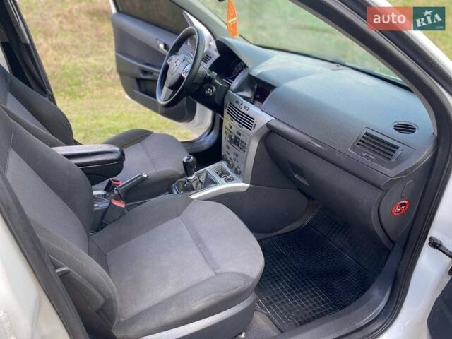 Білий Опель Астра, об'ємом двигуна 1.7 л та пробігом 245 тис. км за 5150 $, фото 3 на Automoto.ua