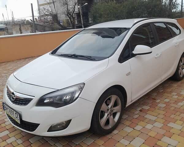 Белый Опель Астра, объемом двигателя 1.7 л и пробегом 280 тыс. км за 5200 $, фото 2 на Automoto.ua