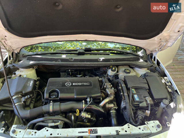 Белый Опель Астра, объемом двигателя 1.69 л и пробегом 289 тыс. км за 6800 $, фото 11 на Automoto.ua