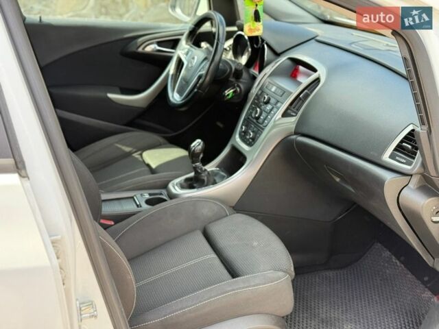 Белый Опель Астра, объемом двигателя 1.7 л и пробегом 322 тыс. км за 5999 $, фото 11 на Automoto.ua