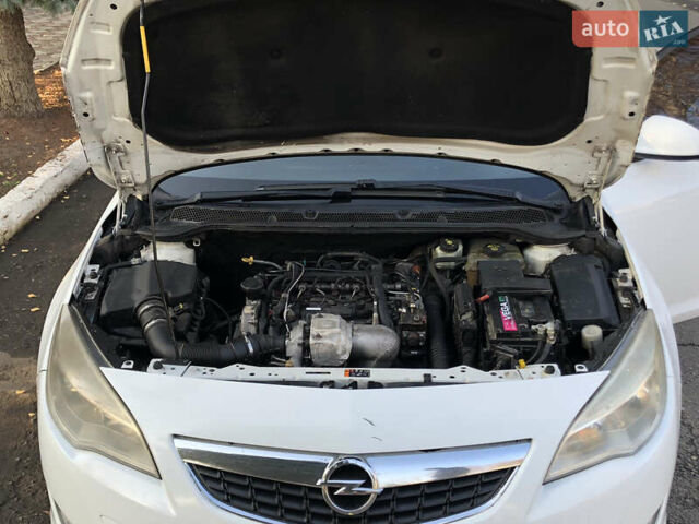 Белый Опель Астра, объемом двигателя 1.25 л и пробегом 321 тыс. км за 7499 $, фото 10 на Automoto.ua