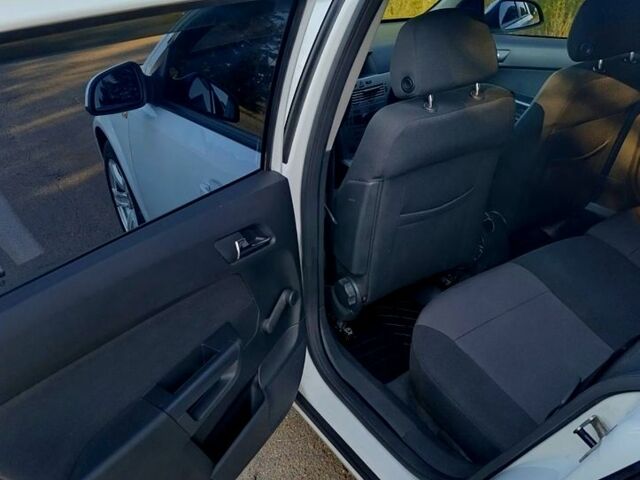 Білий Опель Астра, об'ємом двигуна 1.6 л та пробігом 197 тис. км за 6200 $, фото 4 на Automoto.ua