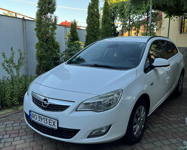 Белый Опель Астра, объемом двигателя 1.69 л и пробегом 289 тыс. км за 6800 $, фото 2 на Automoto.ua