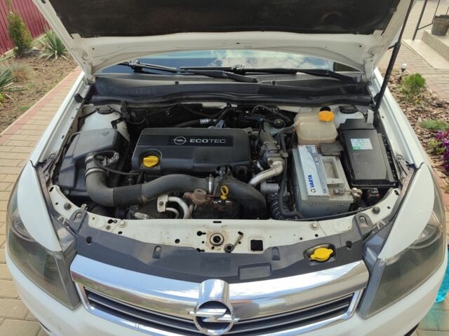 Белый Опель Астра, объемом двигателя 1.7 л и пробегом 280 тыс. км за 5800 $, фото 2 на Automoto.ua